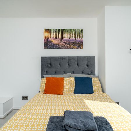 Private Room In London Enfield With Parking Екстер'єр фото