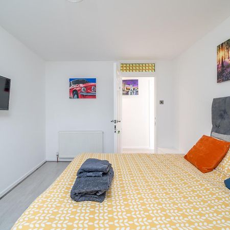 Private Room In London Enfield With Parking Екстер'єр фото