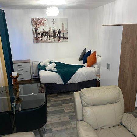 Private Room In London Enfield With Parking Екстер'єр фото