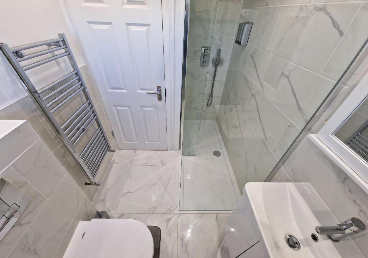 Private Room In London Enfield With Parking Екстер'єр фото