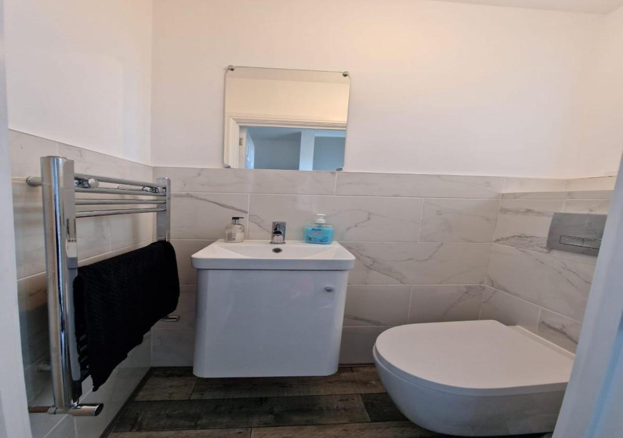 Private Room In London Enfield With Parking Екстер'єр фото