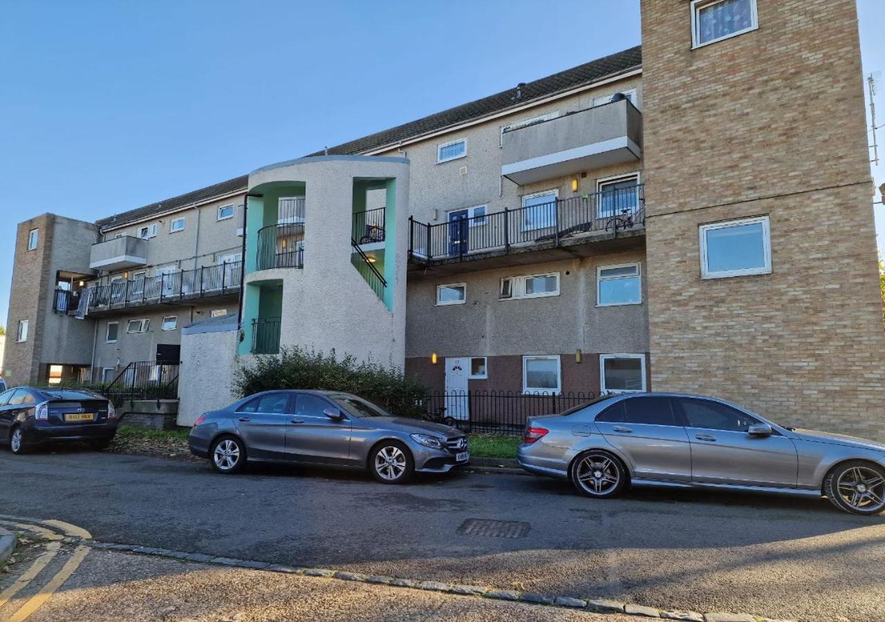 Private Room In London Enfield With Parking Екстер'єр фото