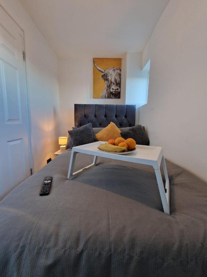 Private Room In London Enfield With Parking Екстер'єр фото
