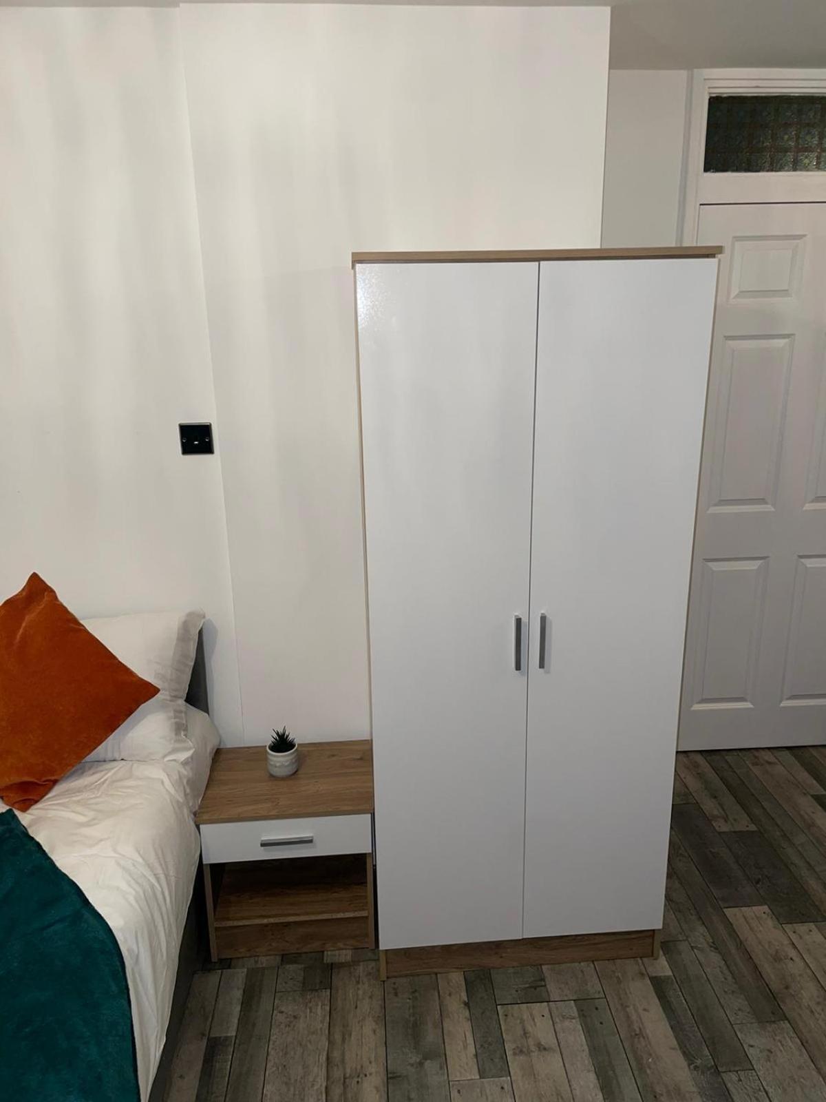 Private Room In London Enfield With Parking Екстер'єр фото