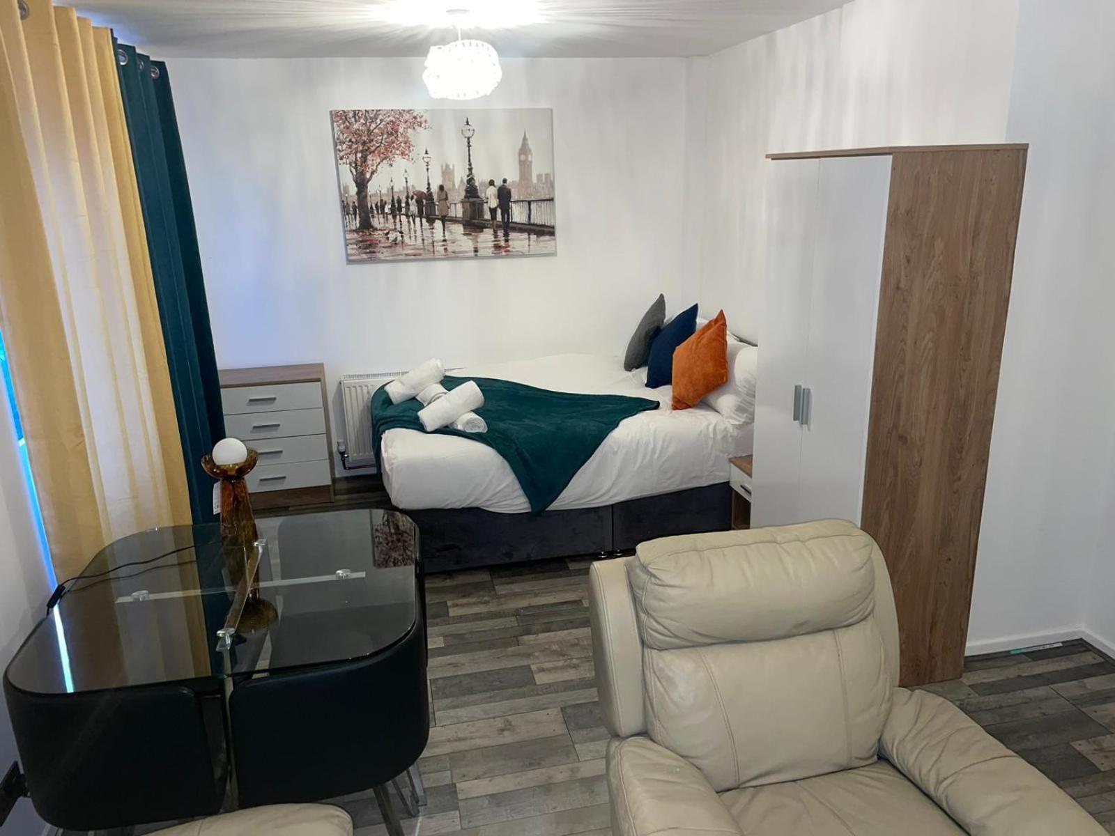 Private Room In London Enfield With Parking Екстер'єр фото