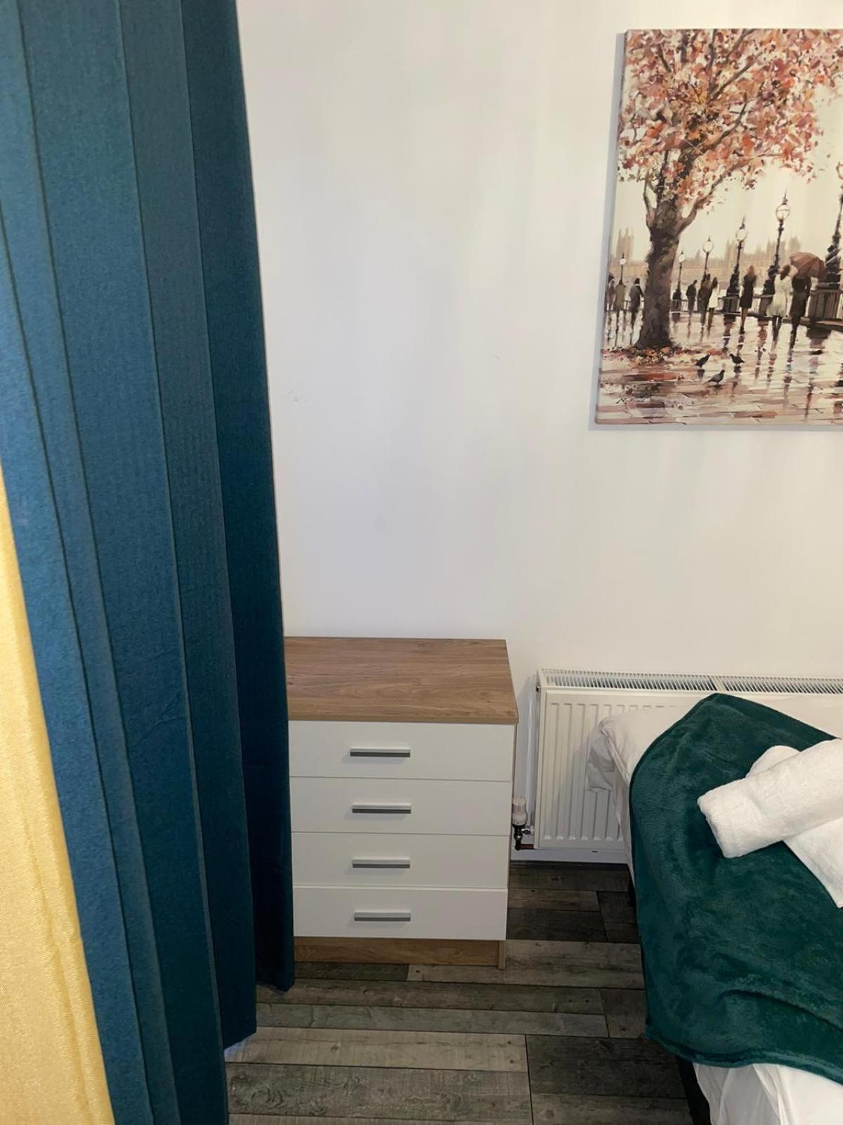 Private Room In London Enfield With Parking Екстер'єр фото