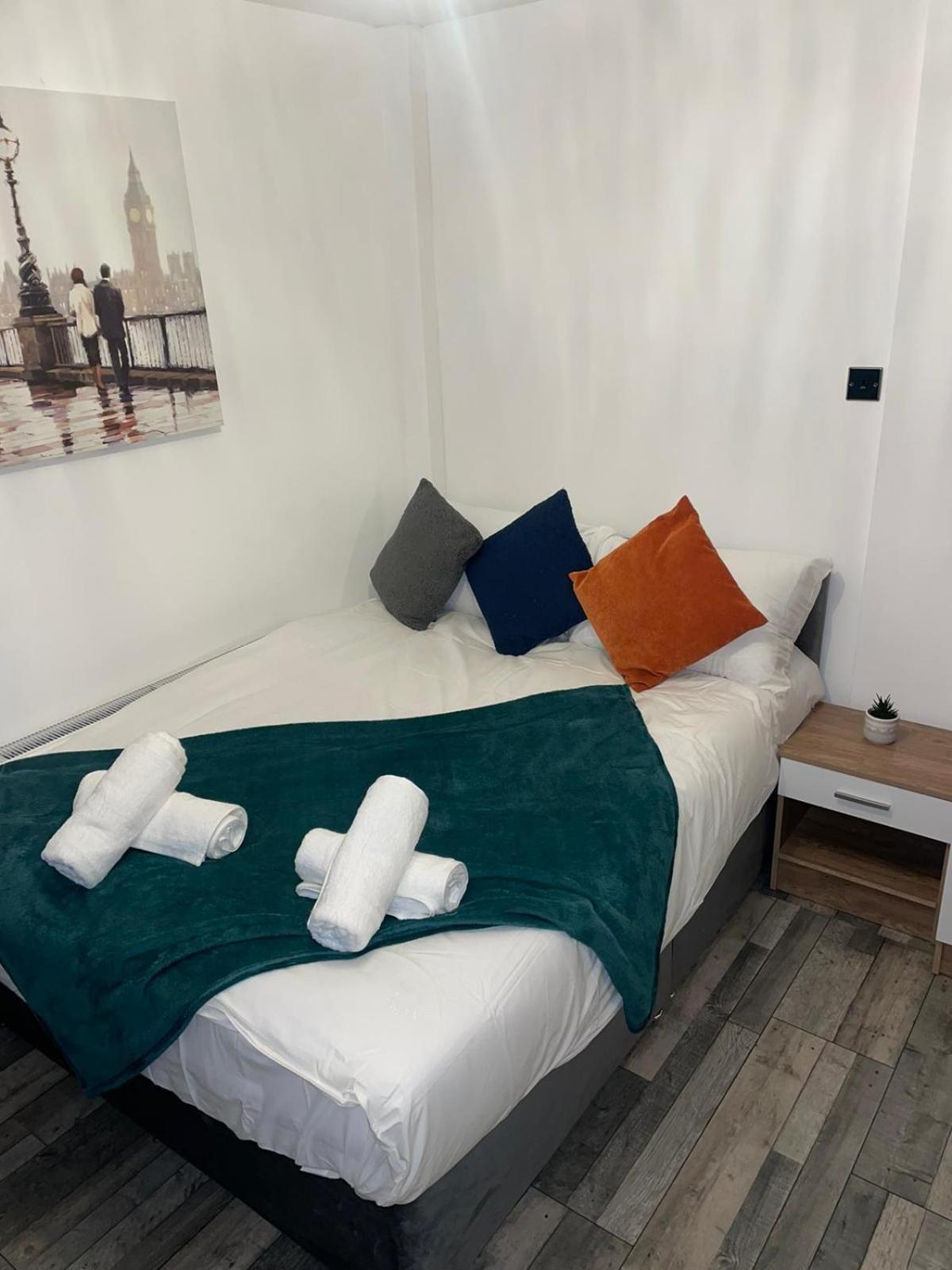 Private Room In London Enfield With Parking Екстер'єр фото